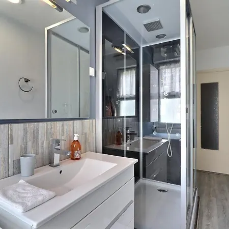 Lombards 3 Chb Esc, Utt Apartment *